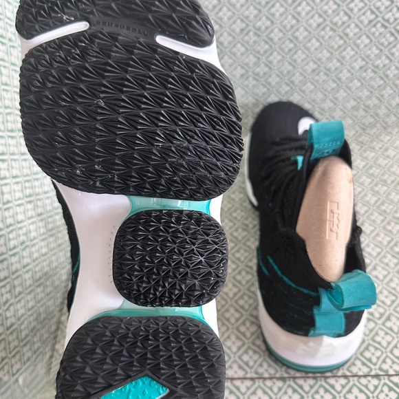 LeBron James XV main image 3